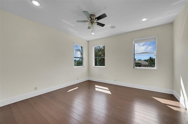 Building Photo - 11012 NW 70th Ct