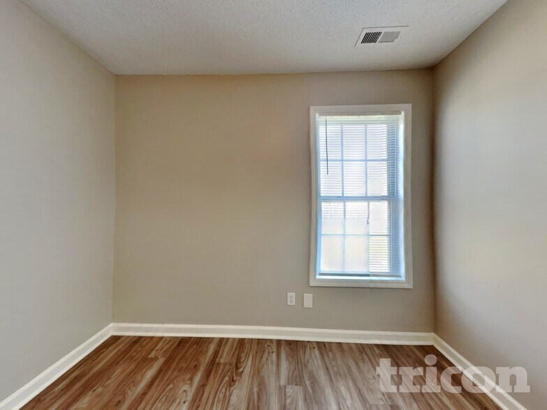 Building Photo - 5169 Parkerwood Dr