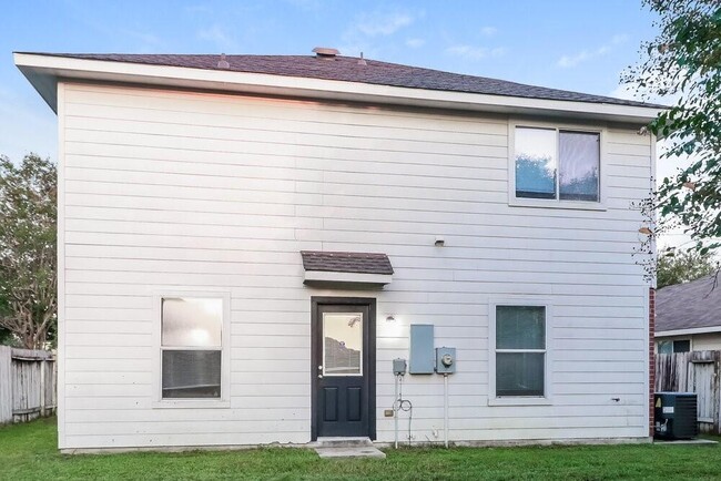 Building Photo - 20150 Deerbrook Park Blvd