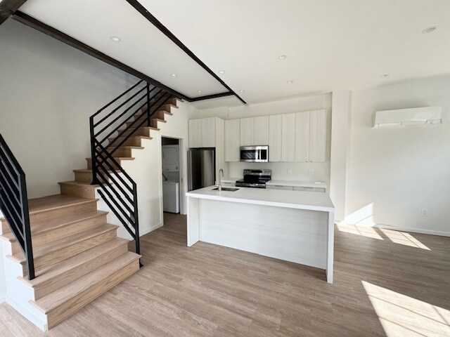 Building Photo - 784 Farmington Ave