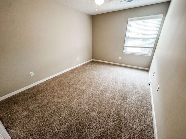 Building Photo - 2852 Leesburg Dr