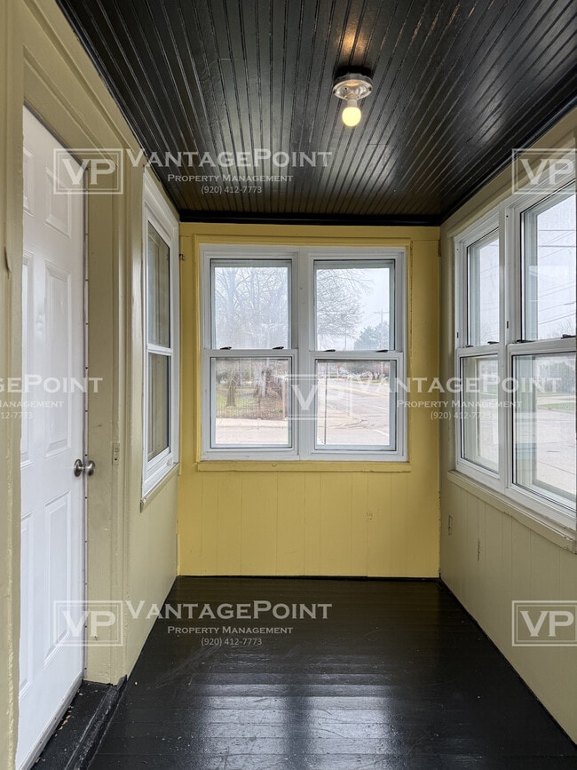 Building Photo - 700 S Baird St