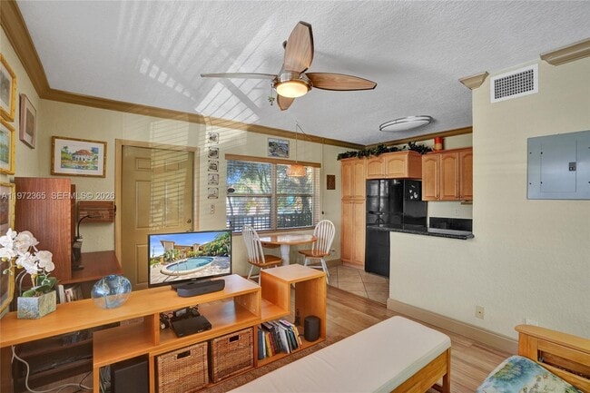 Building Photo - 744 NE 14th Ave