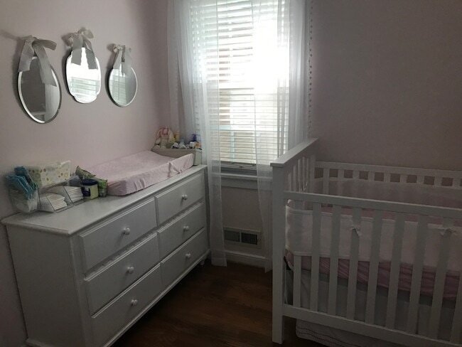 Building Photo - Beautiful 4bdrm/2.5 bath Cape-cod  located in the West End!