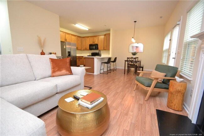 Building Photo - 3115 Manhasset Ln