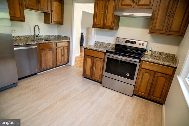 Building Photo - 5012 Larno Dr