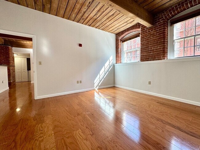 Building Photo - 4 Bishop St