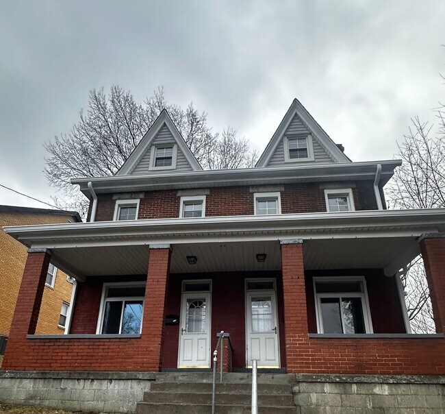 Primary Photo - 117-119 Copperfield Ave