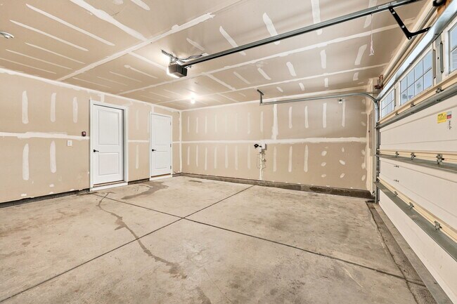 Building Photo - 707 Channing Park Cir