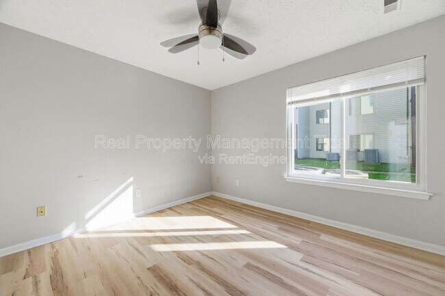 Building Photo - 302 Wells Ct