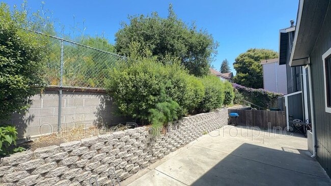 Building Photo - 2219 23rd Ave