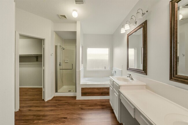 Building Photo - 2414 Falcon Knoll Ln