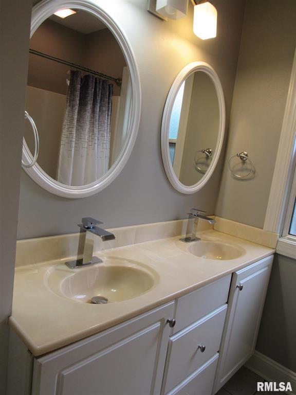 Building Photo - 1126 W Lombard St