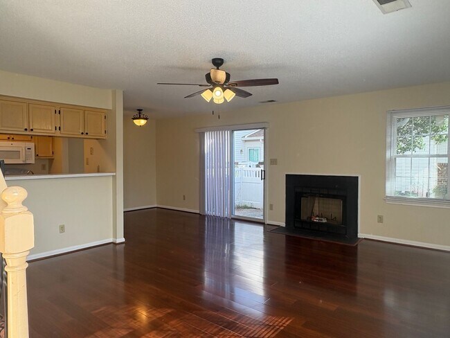 Building Photo - 27 F Tamarisk Quay