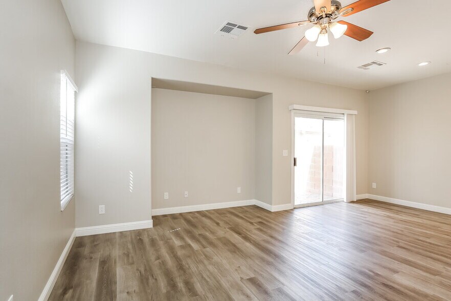 Building Photo - 1022 Shades End Ave