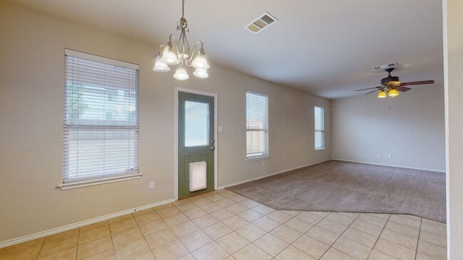 Building Photo - HUGE HOUSE ON A CORNER LOT IN COPPERAS COVE!