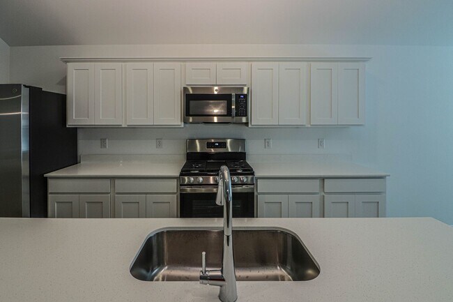 Building Photo - 3126 S 15th Pl
