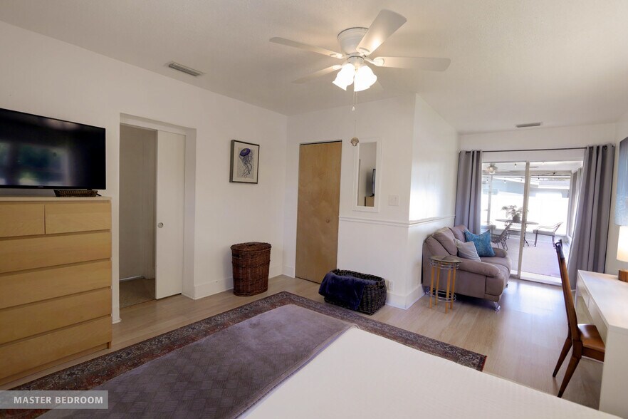 Master Bedroom - 1730 Livingstone St