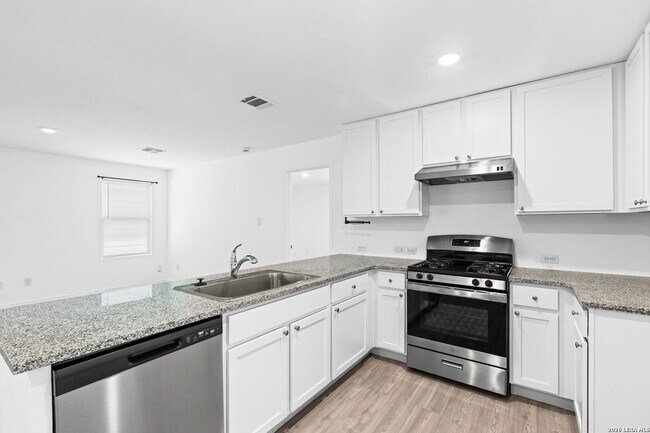 Building Photo - 422 De Herrera