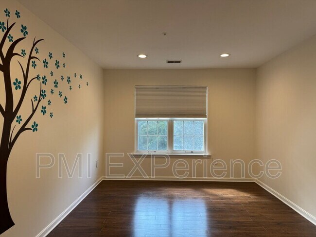 Building Photo - 9203 Sandy Creek Rd