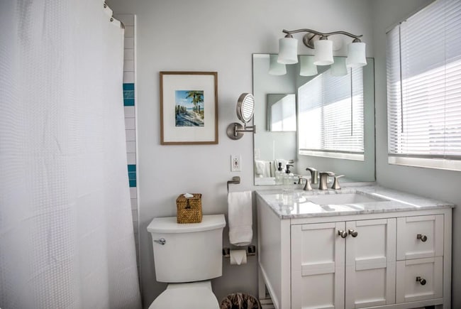Sunshine ensuite full bath/shower with walk-in shower - 96 Ave C
