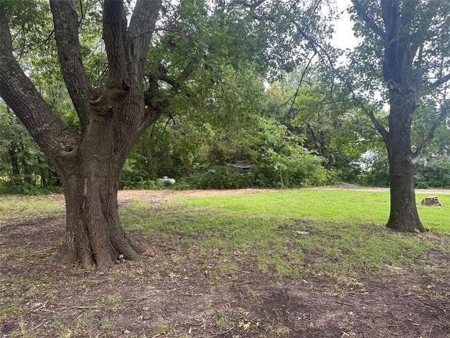 Building Photo - 4723 N Loy Lake Rd