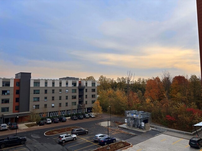 Building Photo - ONE25: Pet-Friendly 1-Bed with Balcony, Do...