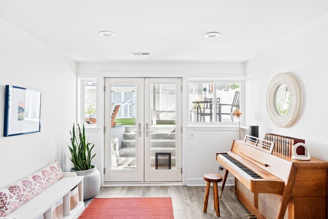 Building Photo - 3884 Osceola St