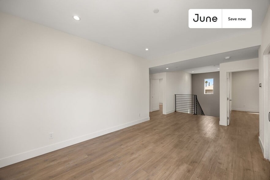 Building Photo - 5637 Riverton Ave