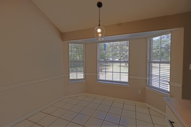 Building Photo - 1915 Sunrise Dr