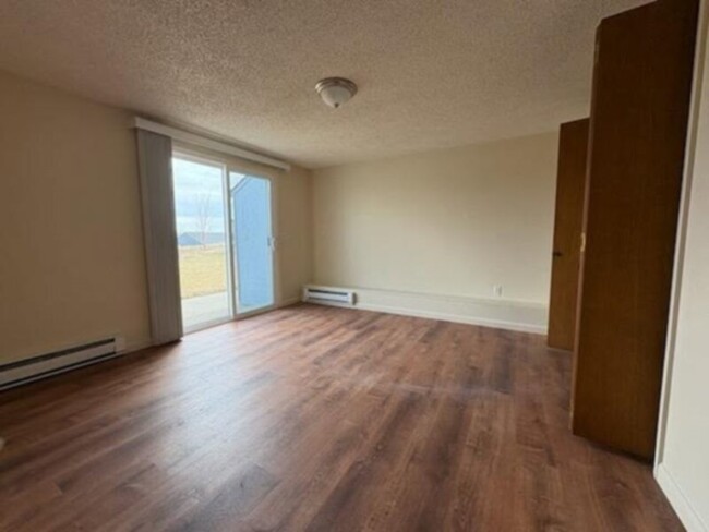 Building Photo - Modern 2-Bed, 1-Bath Fourplex Unit for Ren...