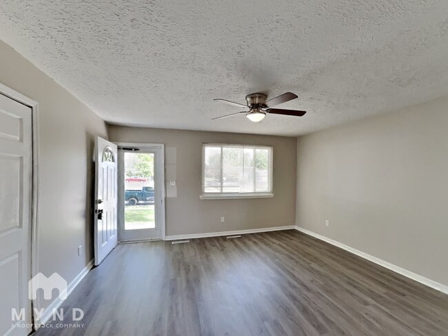 Building Photo - 384 Parkdale Dr