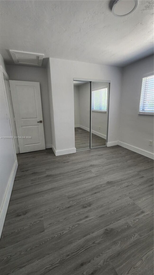 Building Photo - 8701 SW 36th St