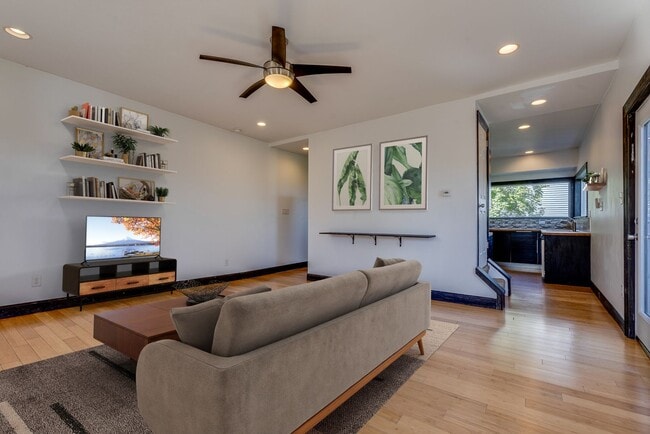 Building Photo - Available MAY 2026 - 2 Bedroom, 2 Bath Home w/ CRAZY City Views!