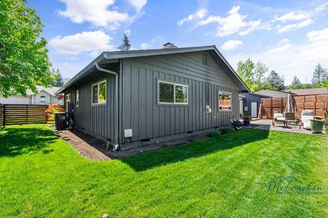 Building Photo - Modernized Spacious 3 Bedroom Home with Lush Outdoor Living in the Heart of Ashland