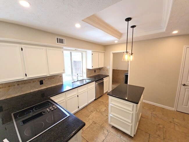 Building Photo - 2502 Fairwind Dr