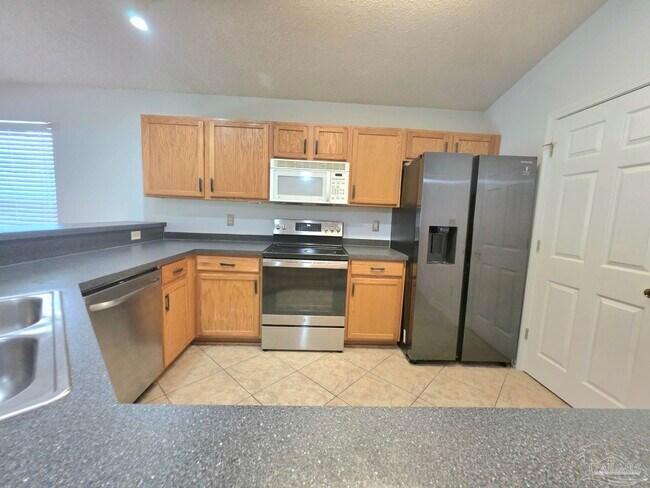 Building Photo - 1059 Simpson St