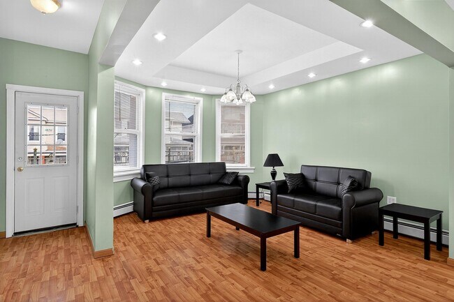 Building Photo - 281 Fulton Ave