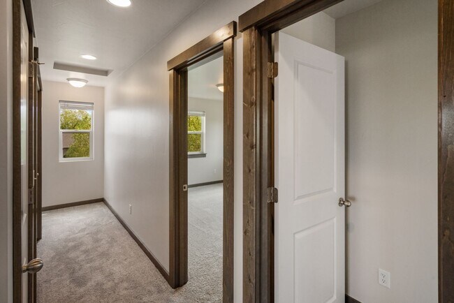 Building Photo - Pet Friendly! Gorgeous 3 Bedroom condo with double stall attached garages with AC.