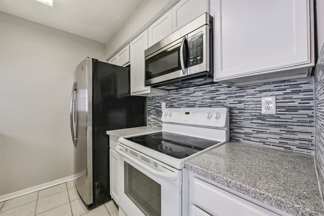 Building Photo - 10122 Waterstone Dr