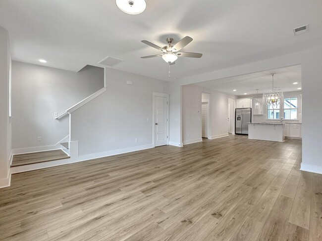 Building Photo - 260 Symphony Ave