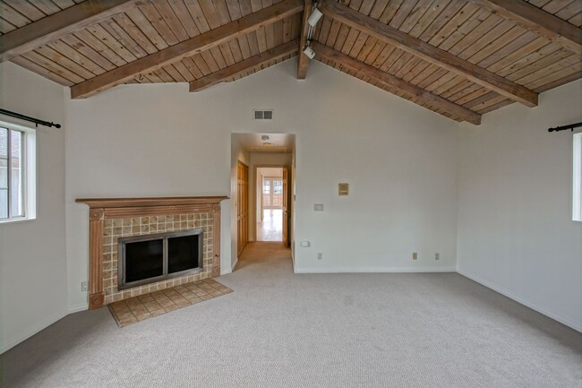 Building Photo - SPACIOUS & AIRY, 3BR2.5BA HERMOSA HILLS HO...