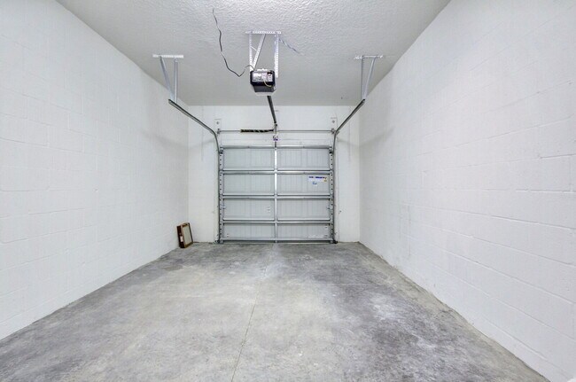 Building Photo - "Charming 3-Bedroom Home with 2.5 Baths in...