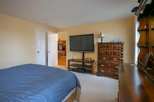 Building Photo - 4 Myopia Ln