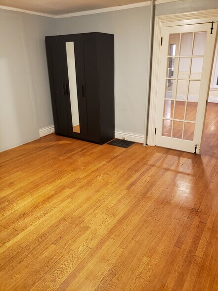 Building Photo - 196 Main St