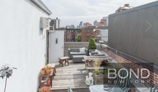 Building Photo - 221 Mott St