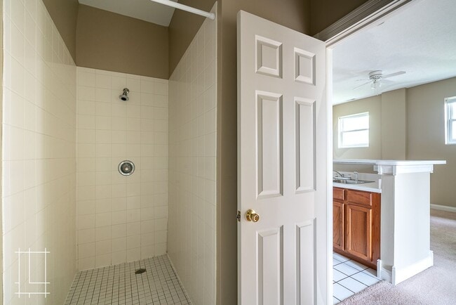 Building Photo - 225 E 5th Ave