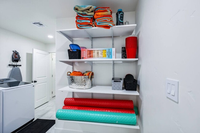 Building Photo - 131 Mescal Loop