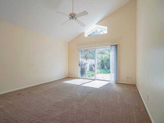 Building Photo - 131 Peppertree Dr