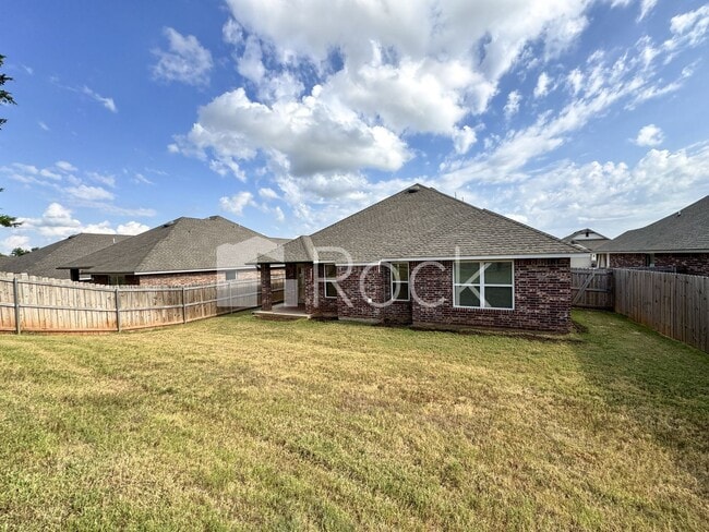 Building Photo - 1113 Magnolia Dr